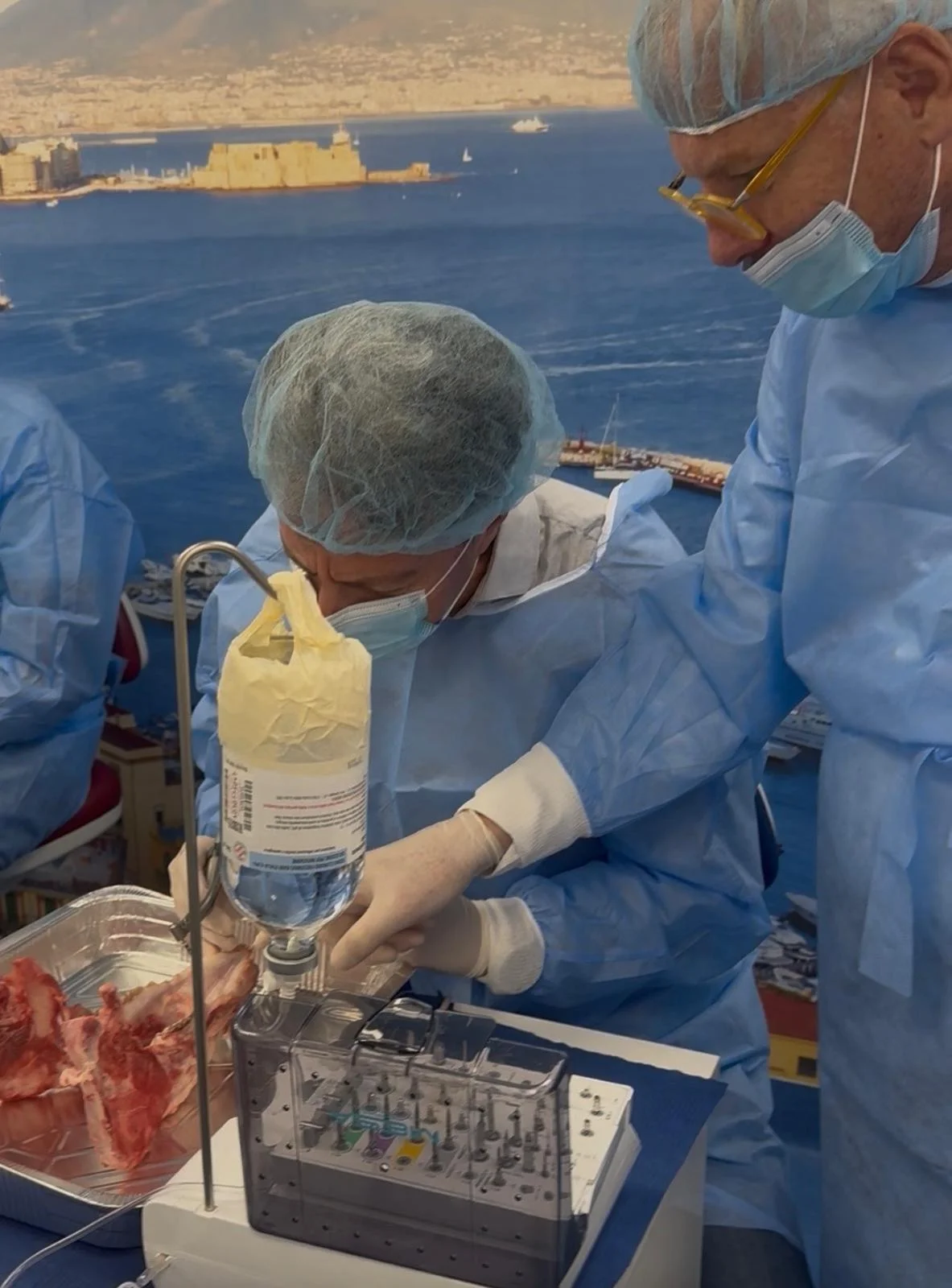 Corsista al lavoro con kit chirurgico IGEA - Corso Acampora
